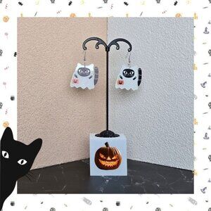 🎃 Cute Black Cat in Ghost Costume Earrings‎ (NWOT)